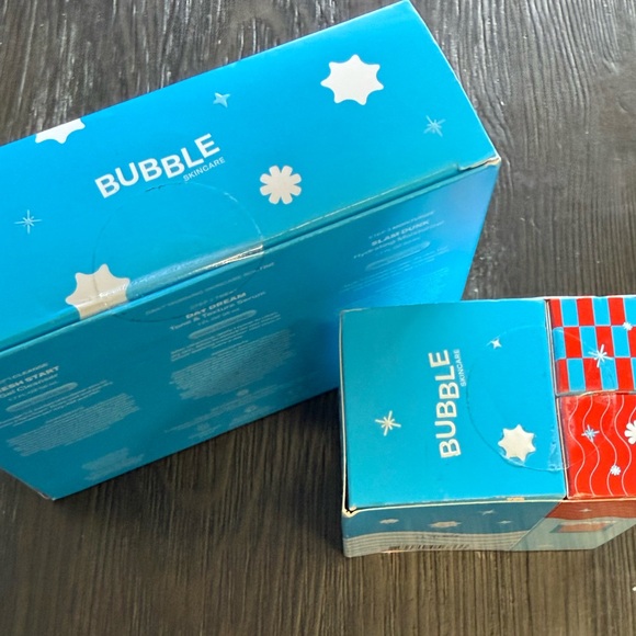 Bubble Skincare Gift Set Bundle - Picture 4 of 6